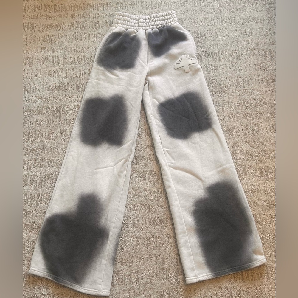 (BRAND NEW) Vertebrae spotted sweatpants